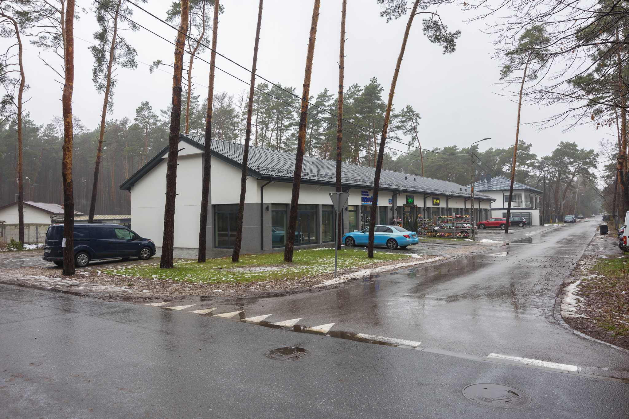 Lokal na sprzedaż Józefów koło Warszawy 4