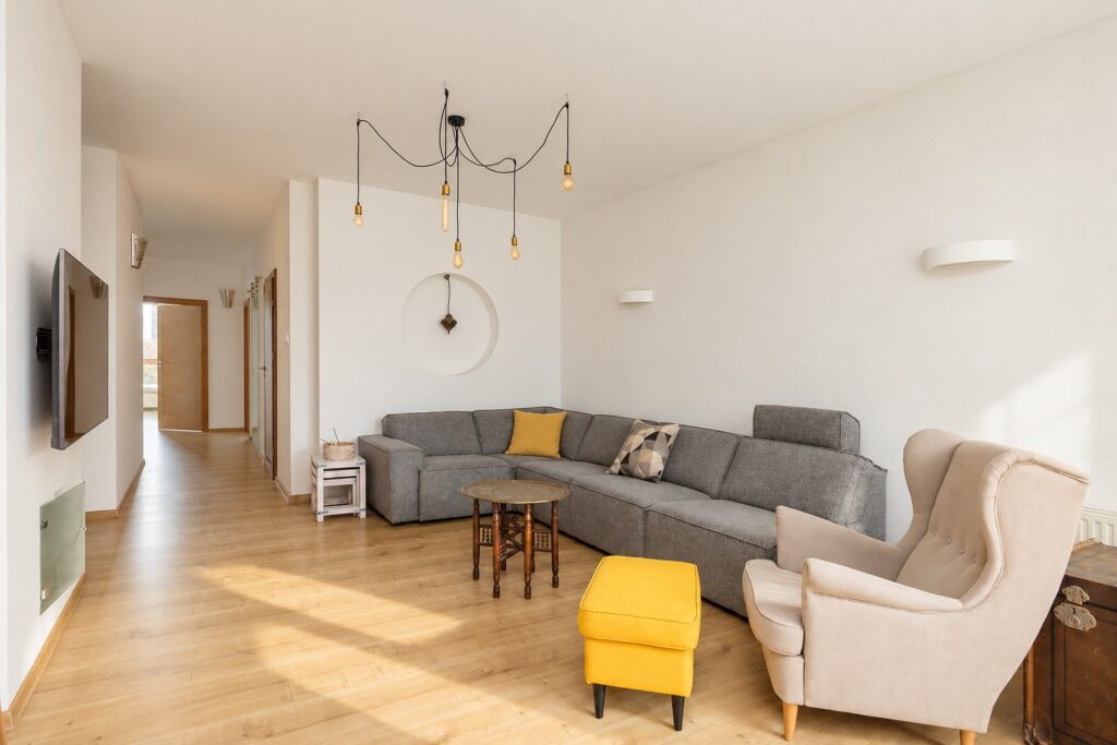 Salon w mieszkaniu w Miasteczku Wilanów na sprzedaż